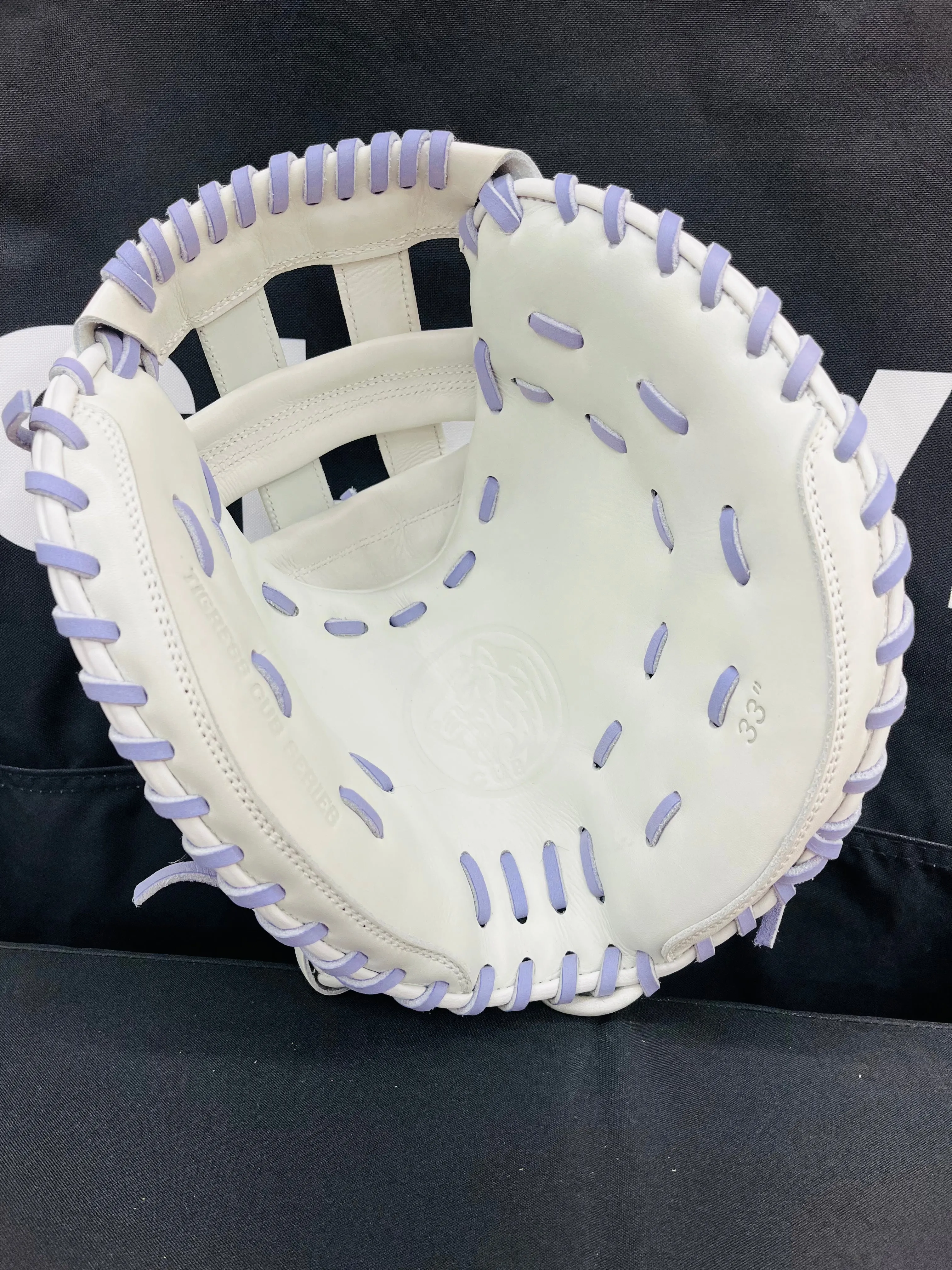 CUB 33" RHT CATCHERS MITT LAVENDER LACE